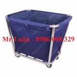 Xe dọn phòng chở đồ giặt là E4-C