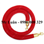 Dây nhung đỏ khóa vàng cột chắn inox
