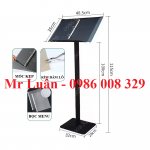 Giá kệ màu đen để cuốn menu cho nhà hàng cafe giá rẻ