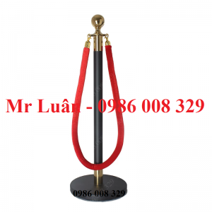 Trụ barie đầu tròn thân đen dây nhung đỏ giá rẻ
