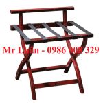 Kệ để hành lý vali trong phòng khách sạn